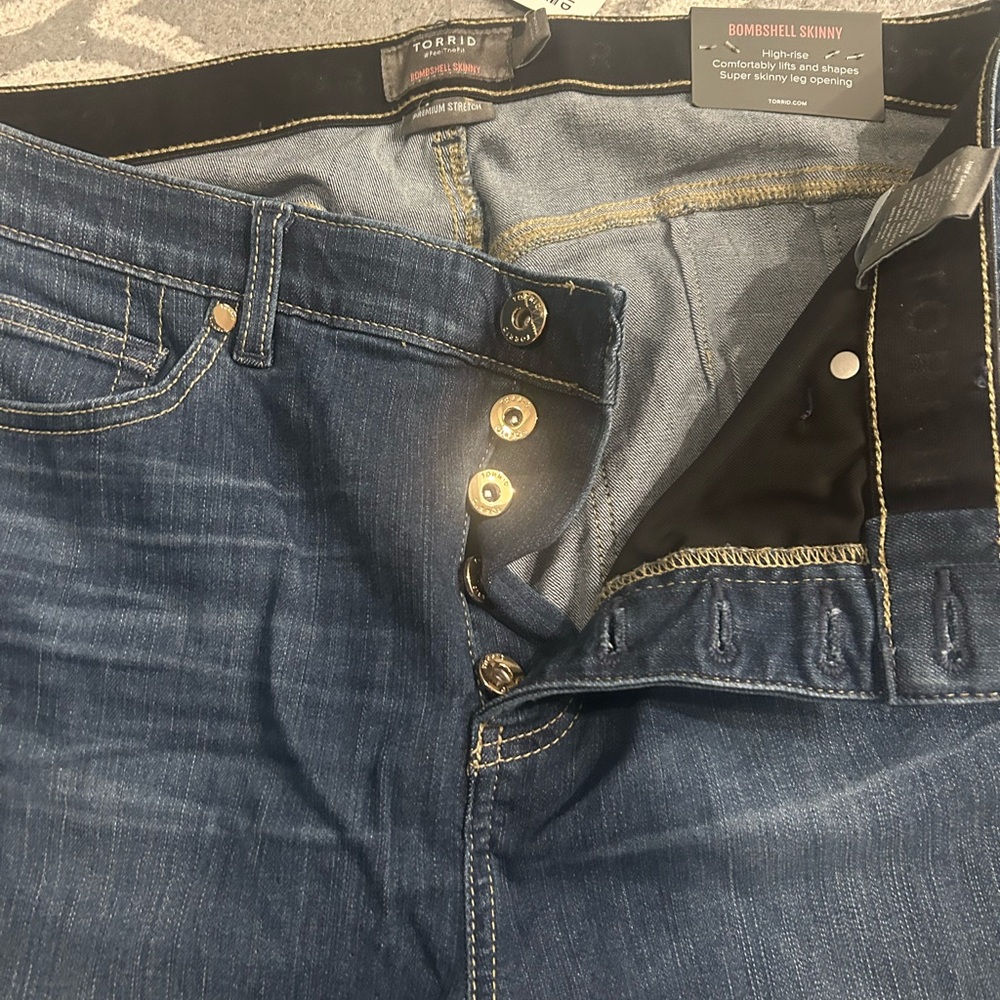 NWT Torrid Size 18R Bombshell Skinny Blue Jeans - Stretch Denim - Picture 3 of 5